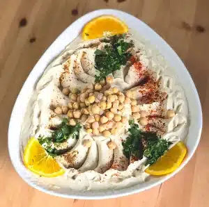 Hummus - Köstlicher Dip aus Kichererbsen, Knoblauch, Sesamsoße und Öl