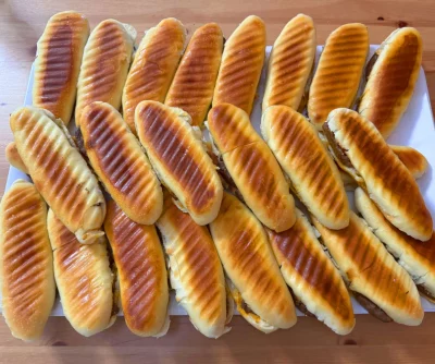 Wurst (Sujaq) Fingerfood aus Sujaq, Rindfleisch und Gewürzen – Perfekt für besondere Anlässe.