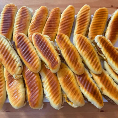 Wurst (Sujaq) Fingerfood aus Sujaq, Rindfleisch und Gewürzen – Perfekt für besondere Anlässe.