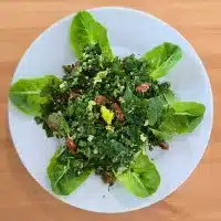 Frischer Taboulehsalat mit Petersilie, Tomaten, Bulgur, Zitrone und Paprika – Perfekt für orientalisches Catering in Berlin