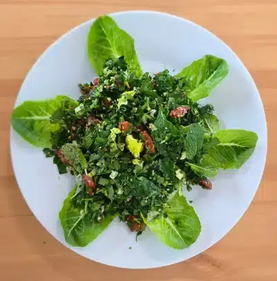 Frischer Taboulehsalat mit Petersilie, Tomaten, Bulgur, Zitrone und Paprika – Perfekt für orientalisches Catering in Berlin