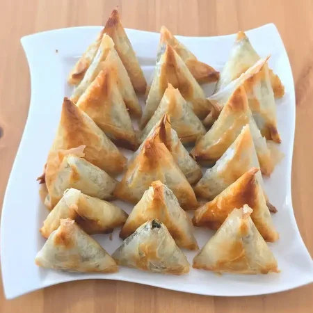 Teigtaschen mit Spinat außergewöhnliche Syrische Essen in Berlin Catering Aleppo Al Shahba in Berlin Küche Aleppos, Kulinarisches highlight